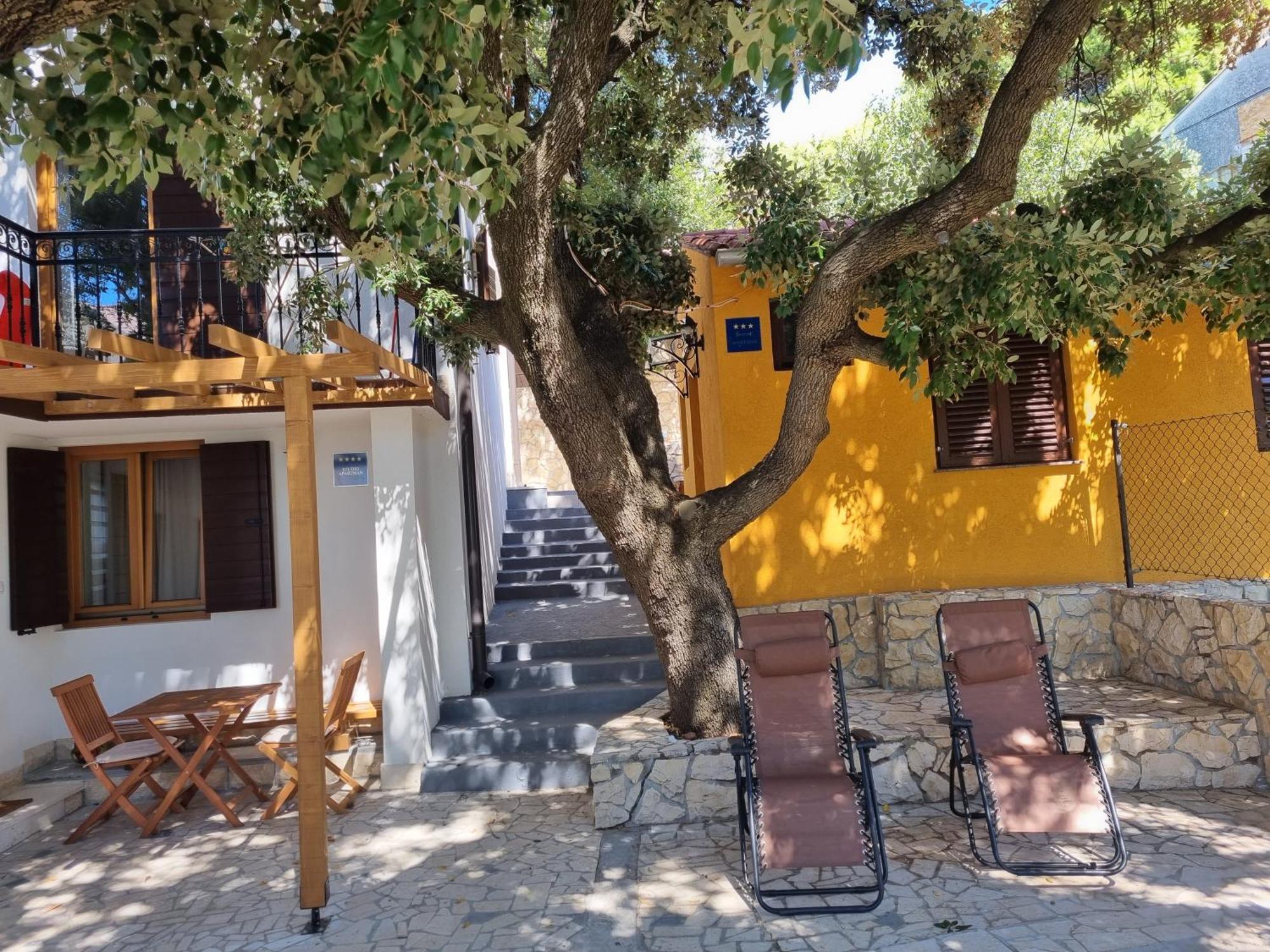 Apartments Jungic, Rab Banjol Bagian luar foto