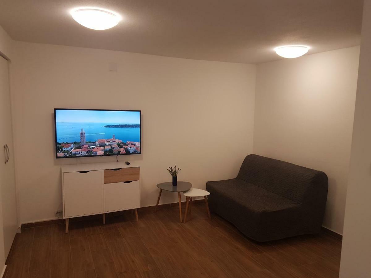 Apartments Jungic, Rab Banjol Bagian luar foto