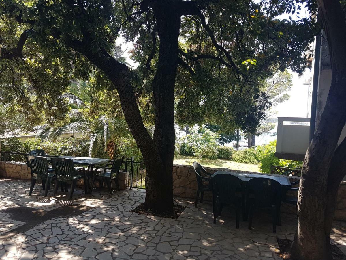Apartments Jungic, Rab Banjol Bagian luar foto